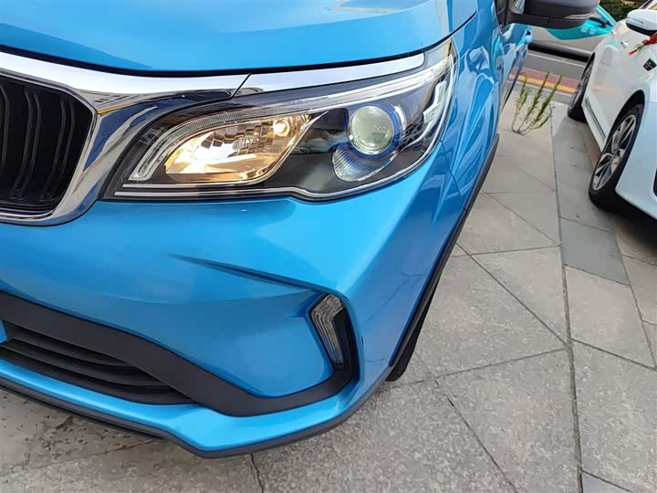 Фото 23 - Geely Vision X3