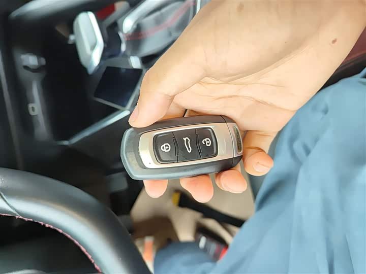 Фото 9 - Geely Vision X3