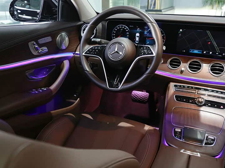 Фото 11 - Mercedes-Benz E-Class