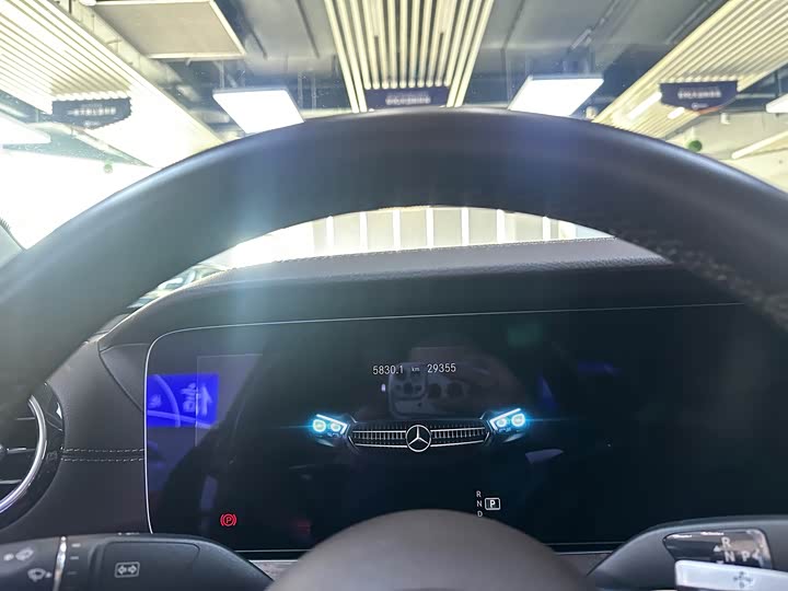 Фото 12 - Mercedes-Benz E-Class