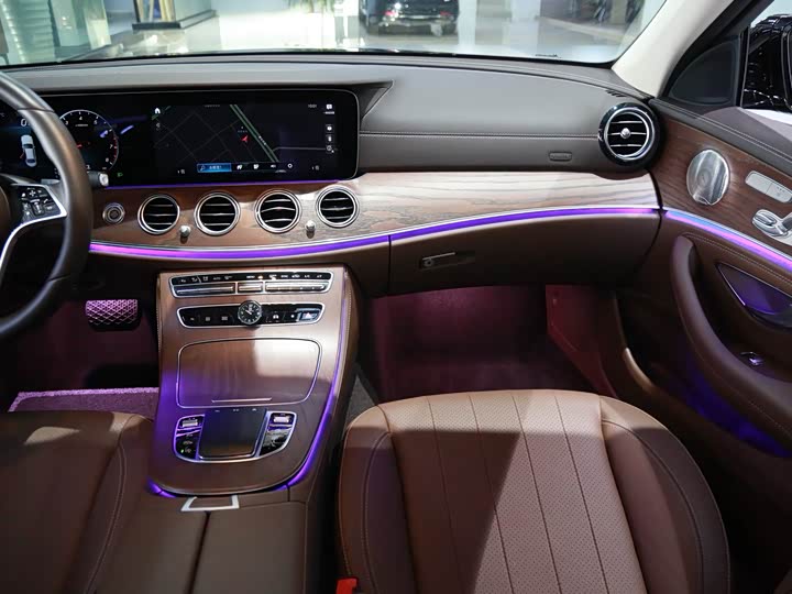 Фото 14 - Mercedes-Benz E-Class