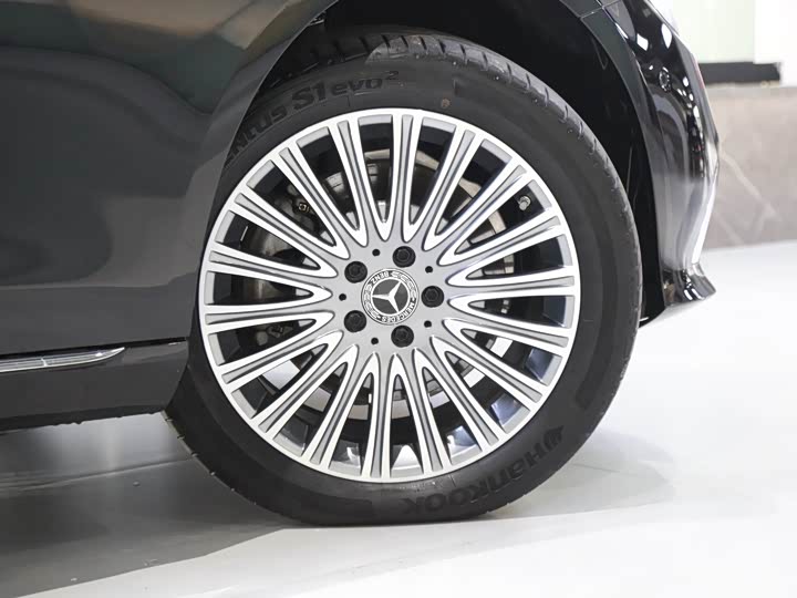 Фото 15 - Mercedes-Benz E-Class