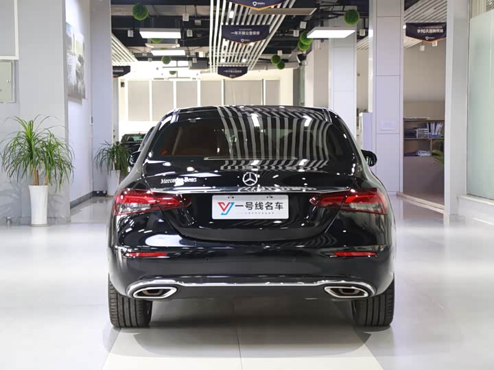 Фото 5 - Mercedes-Benz E-Class