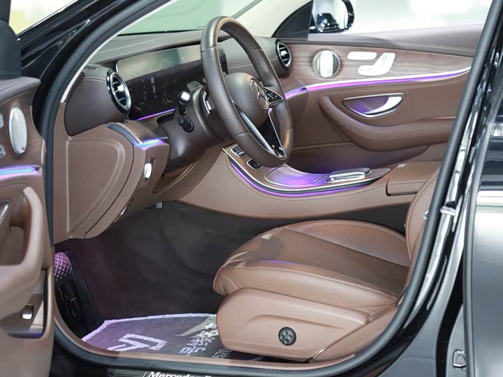 Фото 8 - Mercedes-Benz E-Class