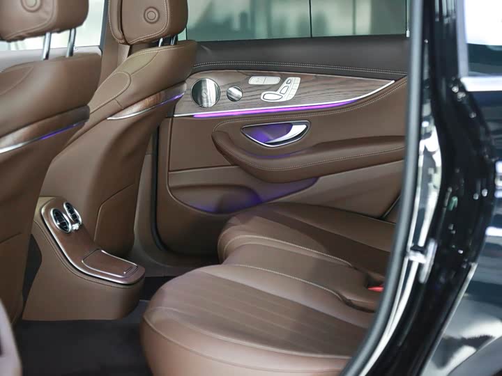 Фото 9 - Mercedes-Benz E-Class