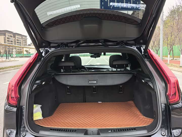 Фото 15 - Cadillac XT4