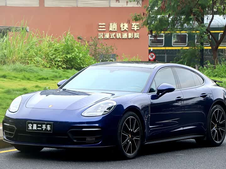 Фото 1 - Porsche Panamera