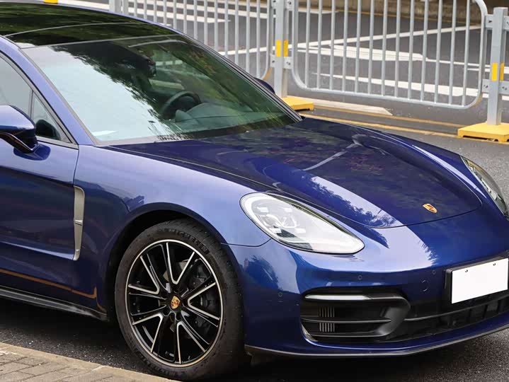 Фото 11 - Porsche Panamera