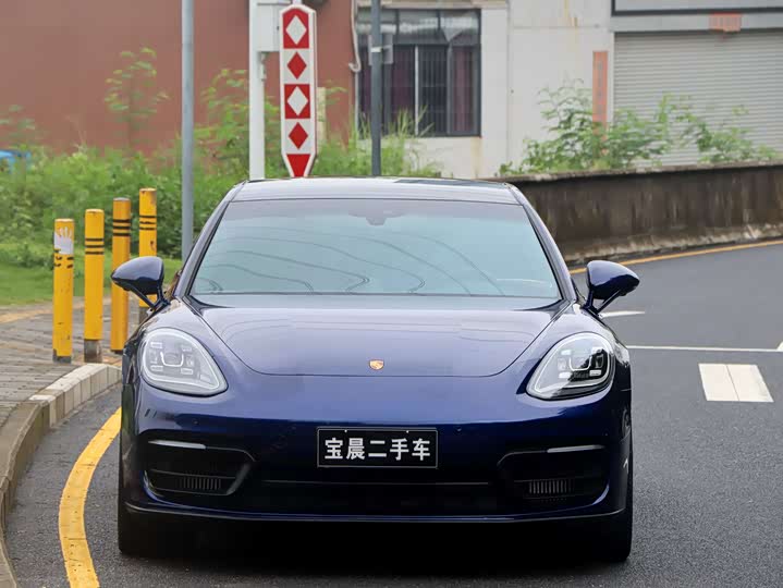 Фото 2 - Porsche Panamera