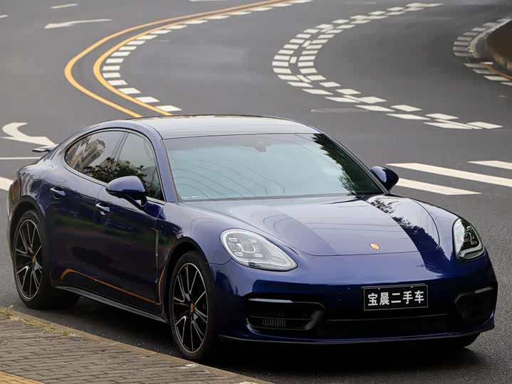 Фото 3 - Porsche Panamera