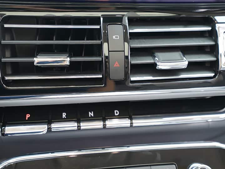 Фото 10 - Lincoln Navigator