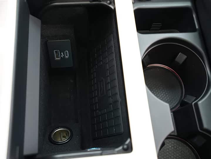 Фото 12 - Lincoln Navigator