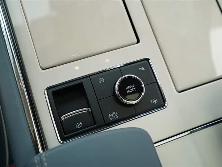 Фото 13 - Lincoln Navigator