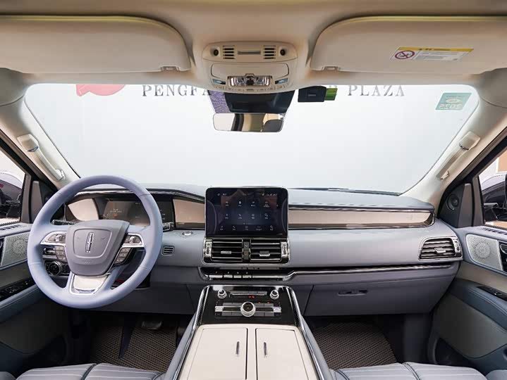 Фото 15 - Lincoln Navigator