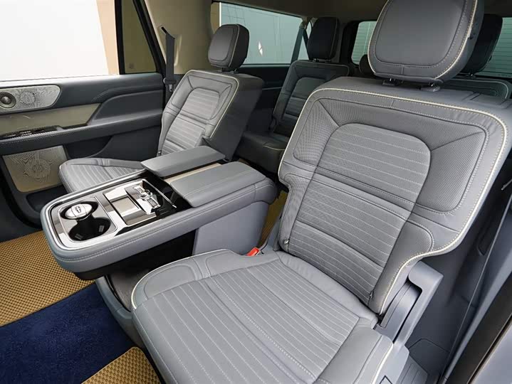 Фото 17 - Lincoln Navigator