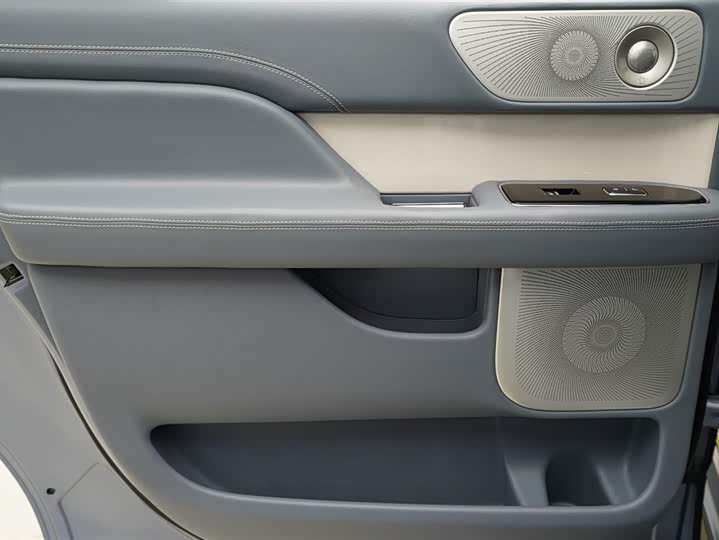 Фото 18 - Lincoln Navigator