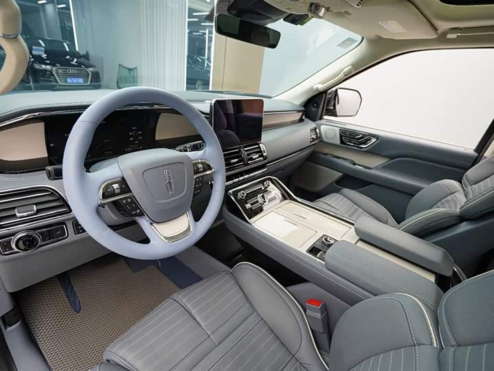 Фото 3 - Lincoln Navigator