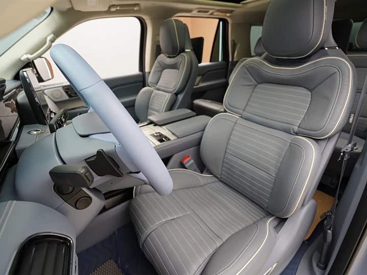 Фото 4 - Lincoln Navigator