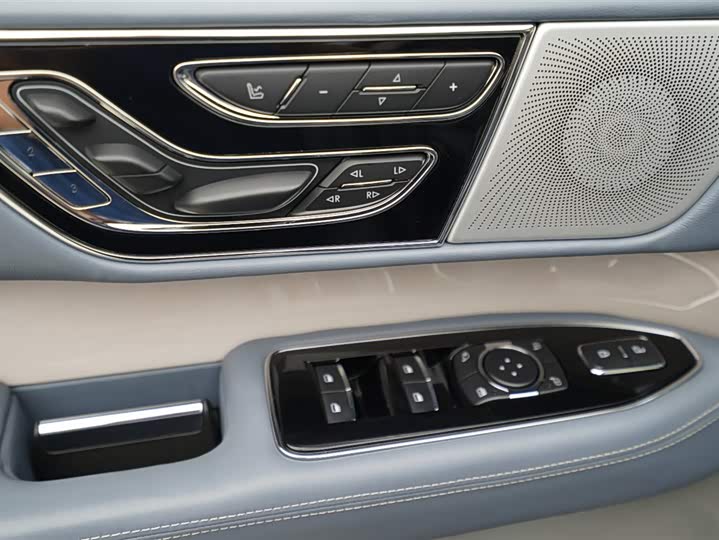 Фото 6 - Lincoln Navigator