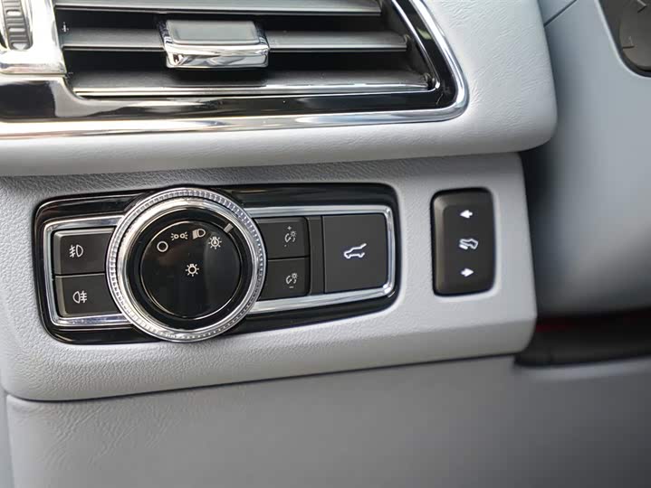 Фото 7 - Lincoln Navigator