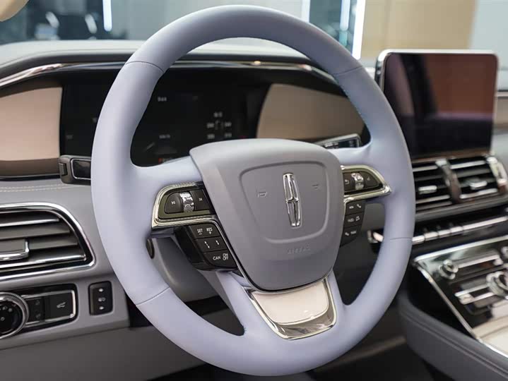 Фото 8 - Lincoln Navigator