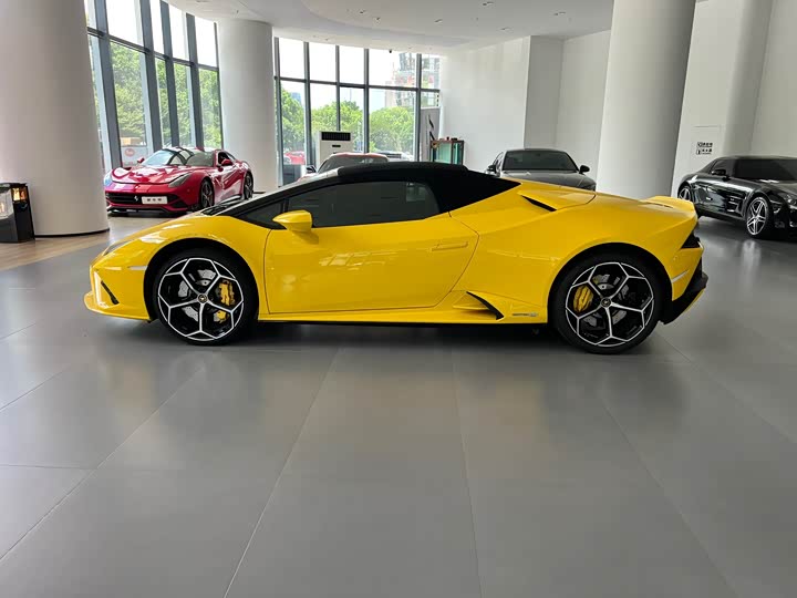 Фото 2 - Lamborghini Huracán