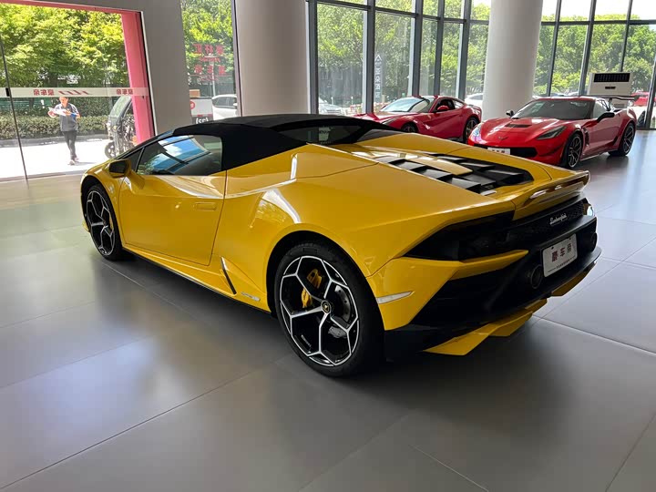 Фото 3 - Lamborghini Huracán