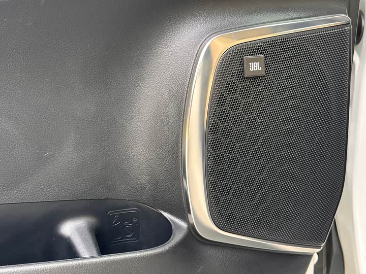 Фото 13 - Toyota Alphard