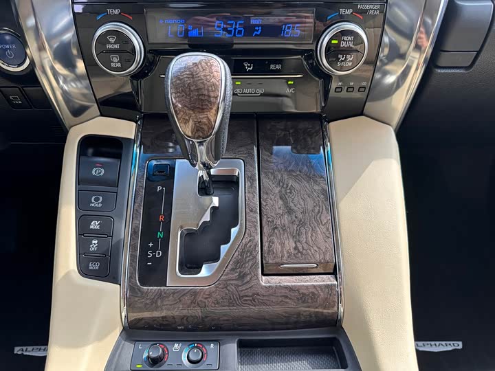 Фото 14 - Toyota Alphard