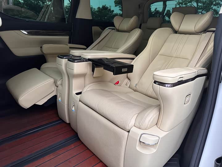 Фото 15 - Toyota Alphard