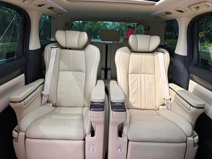 Фото 16 - Toyota Alphard