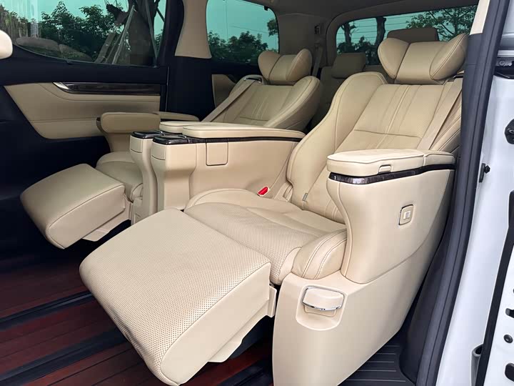 Фото 17 - Toyota Alphard