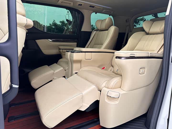 Фото 18 - Toyota Alphard