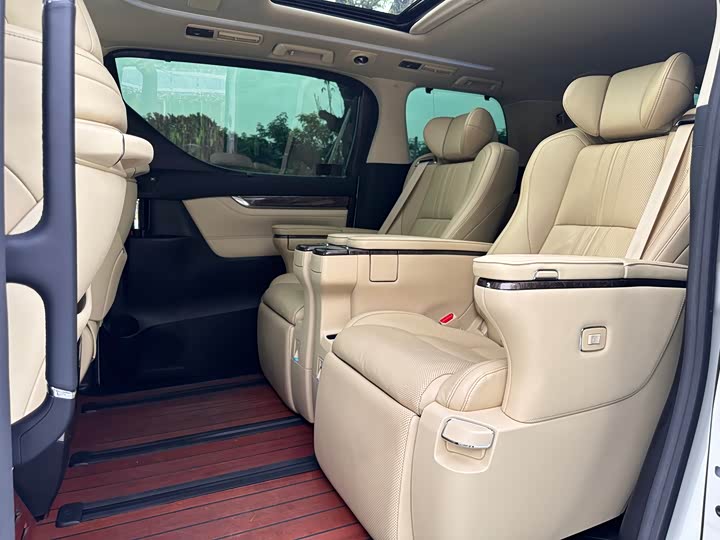 Фото 19 - Toyota Alphard