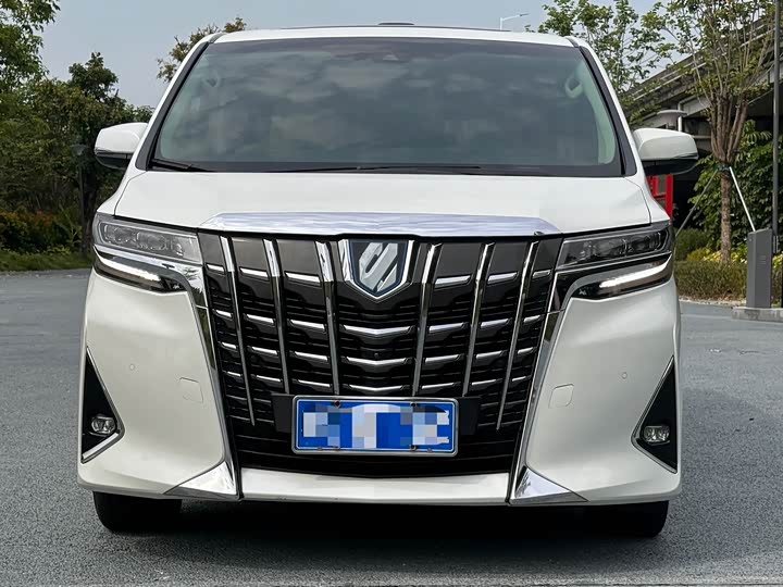 Фото 2 - Toyota Alphard