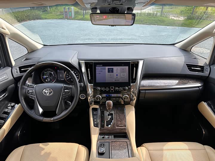 Фото 9 - Toyota Alphard