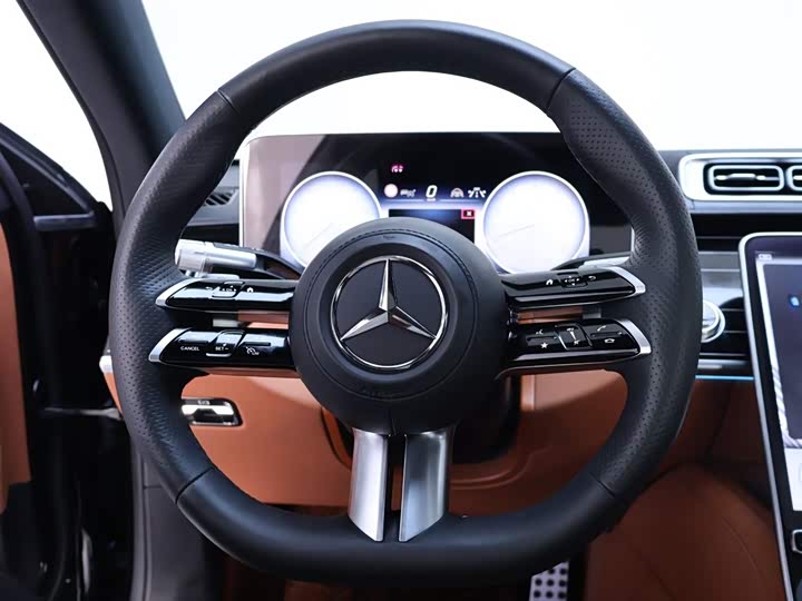 Фото 17 - Mercedes-Benz S-Class