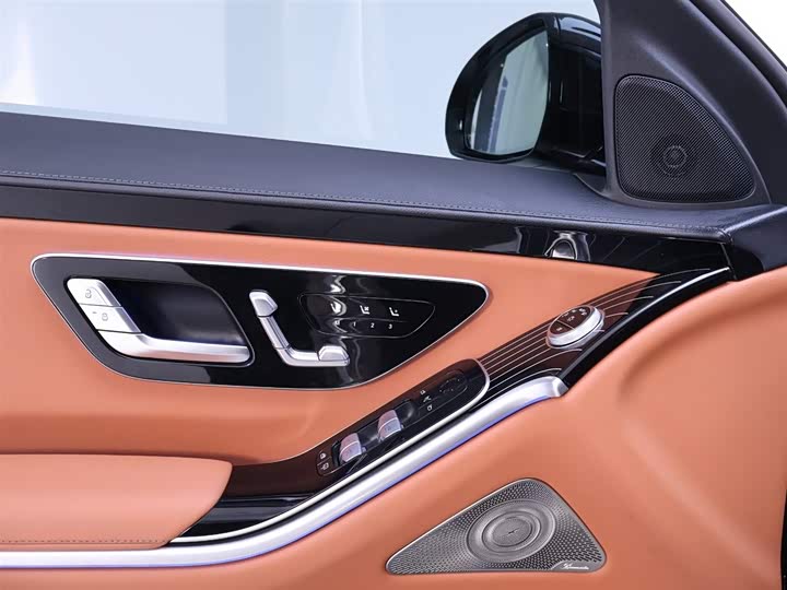 Фото 18 - Mercedes-Benz S-Class