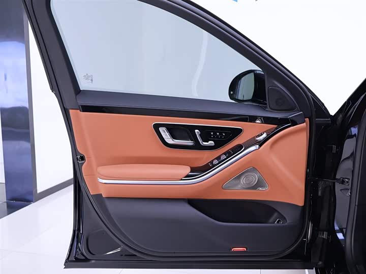 Фото 19 - Mercedes-Benz S-Class