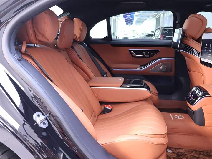 Фото 22 - Mercedes-Benz S-Class