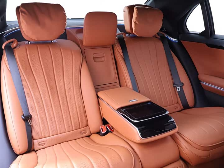 Фото 23 - Mercedes-Benz S-Class