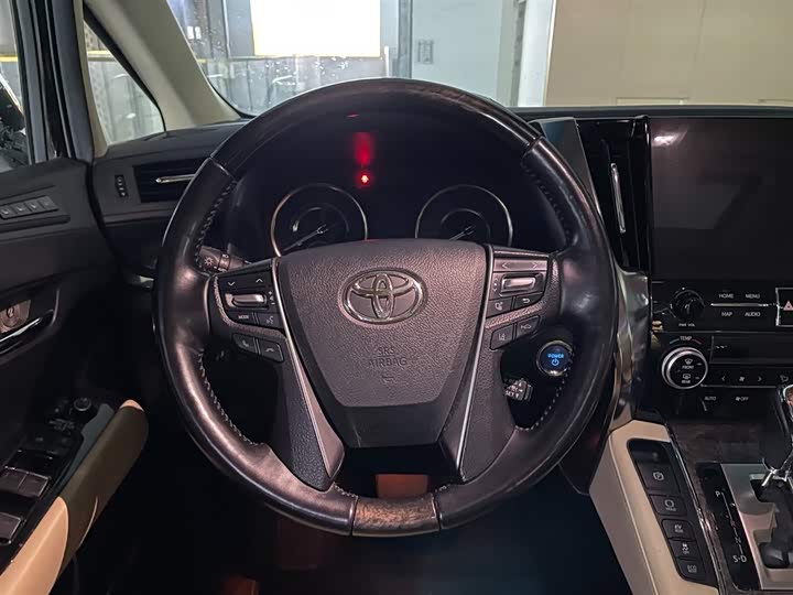 Фото 10 - Toyota Vellfire