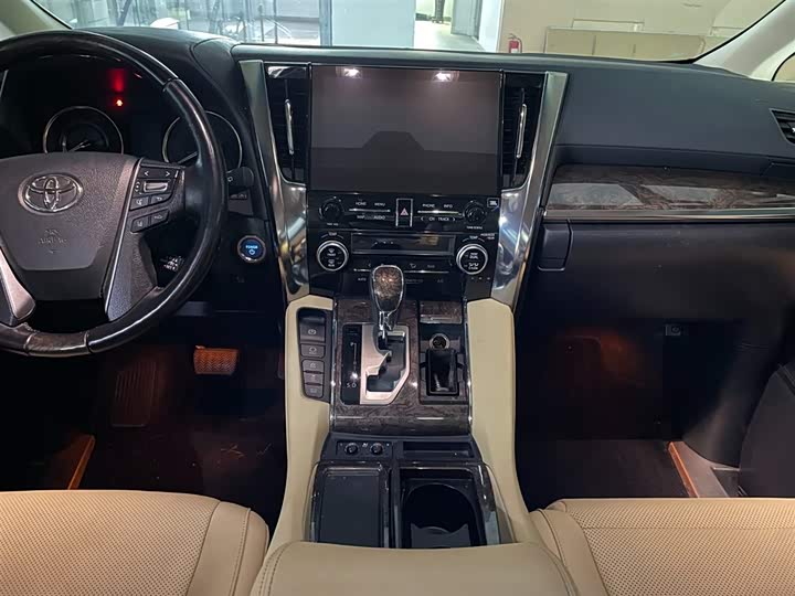 Фото 11 - Toyota Vellfire