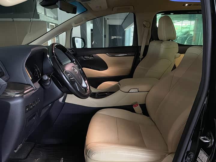 Фото 8 - Toyota Vellfire