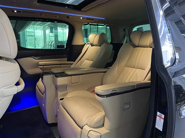 Фото 9 - Toyota Vellfire