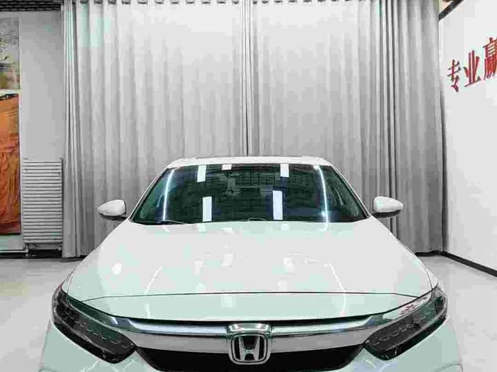 Фото 2 - Honda Inspire