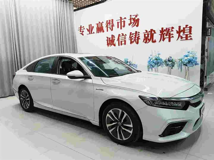 Фото 3 - Honda Inspire