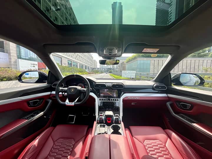 Фото 11 - Lamborghini Urus