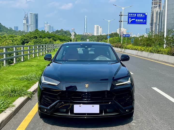 Фото 2 - Lamborghini Urus