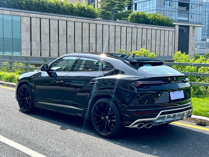 Фото 4 - Lamborghini Urus